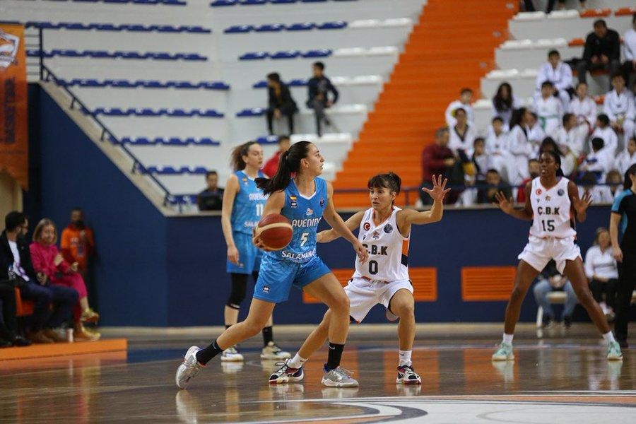 El Perfumerías Avenida da la cara contra el Cukurova pese a no poder con Bonner, Gray y Hayes (85-80)