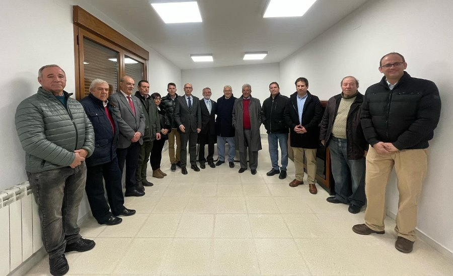 Casillas de Flores inaugura la renovada imagen de su Ayuntamiento