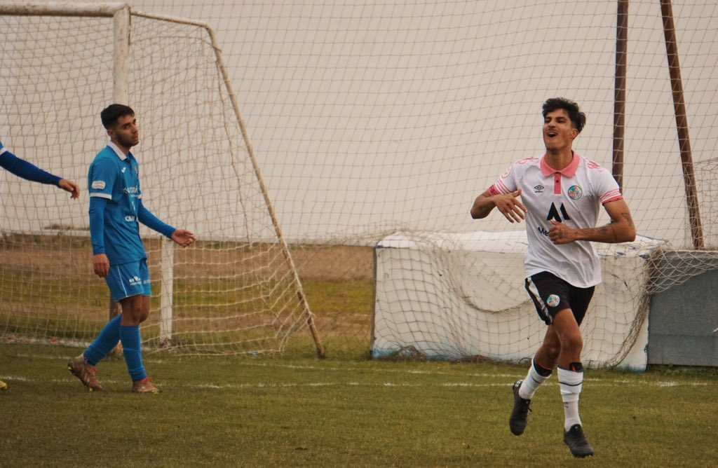 Motos pide paso en el primer equipo del Salamanca UDS: gol y victoria con el filial (0-2)