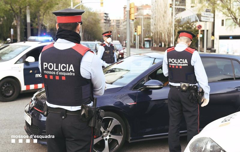 Encuentran un bebé abandonado en una bolsa de deporte en Barcelona