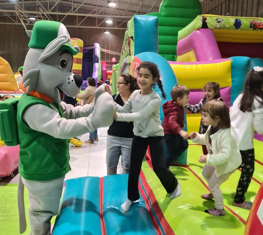 Los Reyes Magos se pasarán el miércoles por Navilandia con un regalo para cada niño