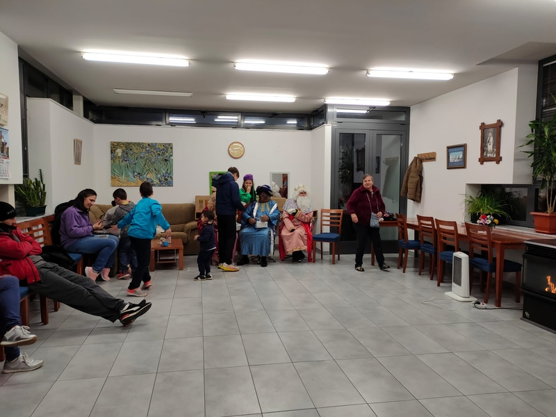 Los Reyes Magos pasaron por Trabanca para dejar sus regalos y caramelos a los niños