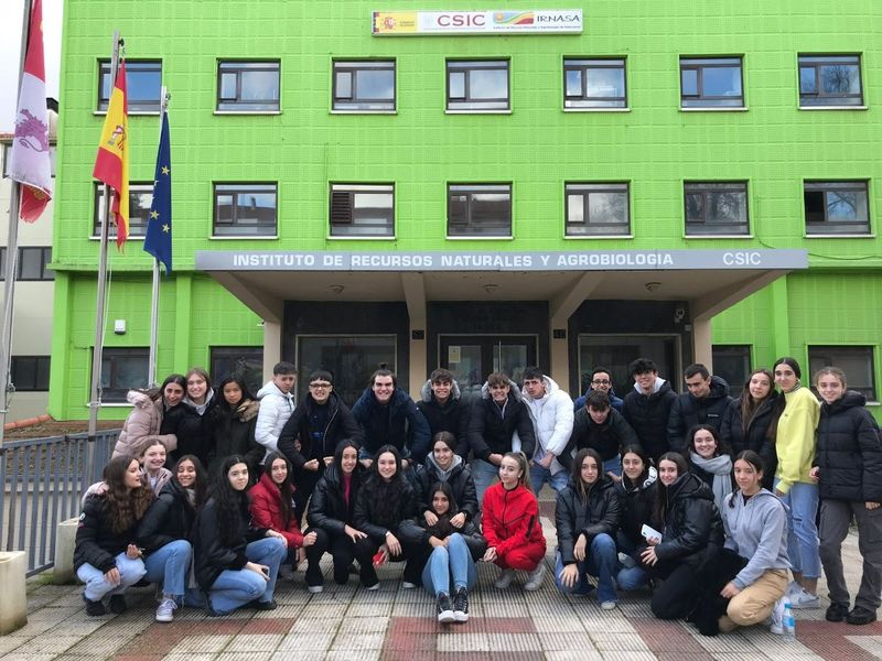 Alumnos del colegio San Juan Bosco visitan el IRNASA