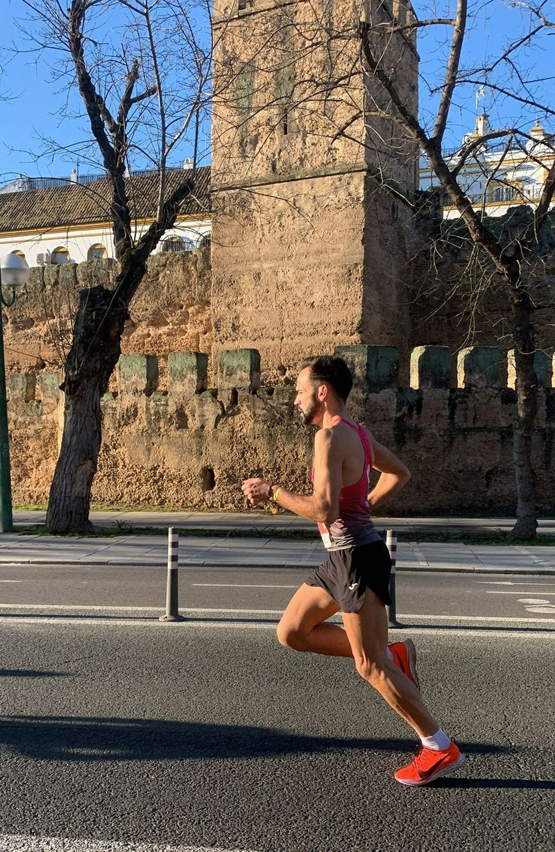 Luis Fernando Alaejos firma en Sevilla su mejor marca personal en media maratón
