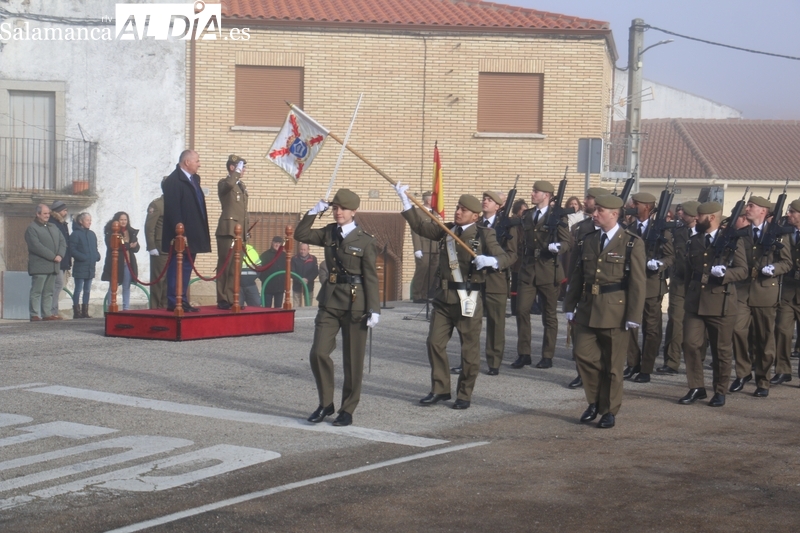 Villarino vive con el izado de bandera un solemne acto castrense