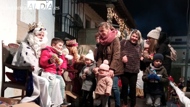 Los Reyes Magos reciben una gran acogida en Lumbrales