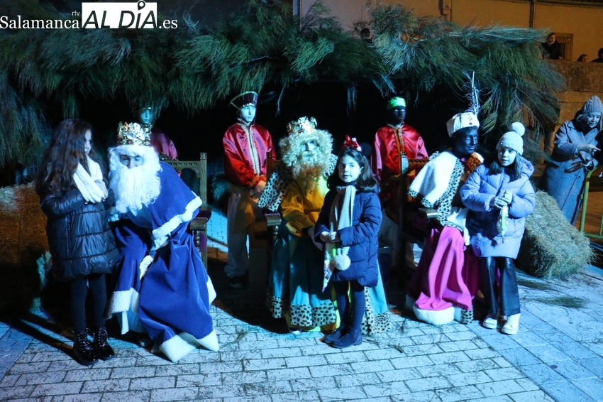 Los Magos de Oriente llenan de ilusión la Plaza de Vitigudino