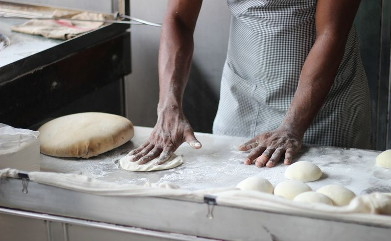 En muchos casos, tras la jubilación de panaderos no hay nadie que quiera seguir con el negocio