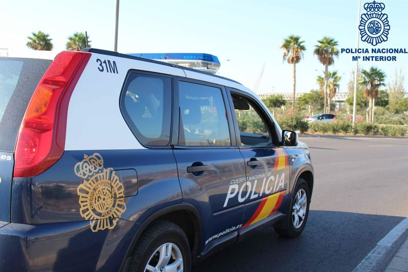 Encuentra un bebé muerto envuelto en una manta en Granada