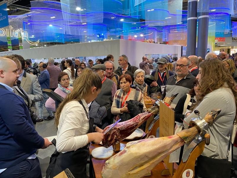 Lleno en el stand de Guijuelo en la segunda jornada de Fitur