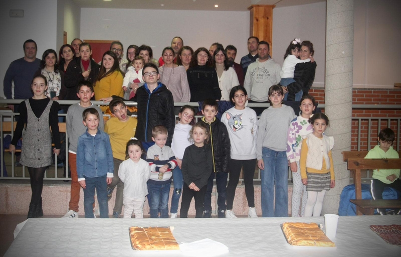 Los niños de El Cubo de Don Sancho obsequian a los Reyes Magos ‘Una Navidad maravillosa’