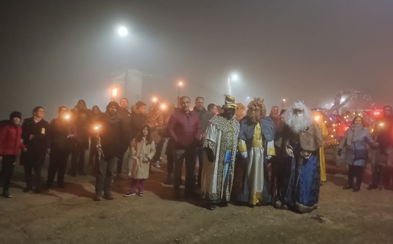 Los Magos de Oriente dejan regalos para todos en Sobradillo 