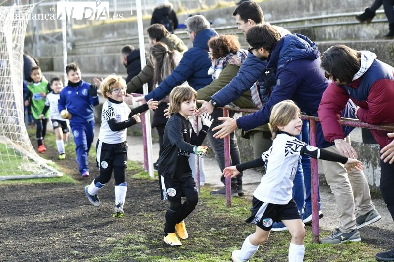 El fútbol base salmantino estrena el 2023 por todo lo alto: los niños y las familias disfrutan al máximo