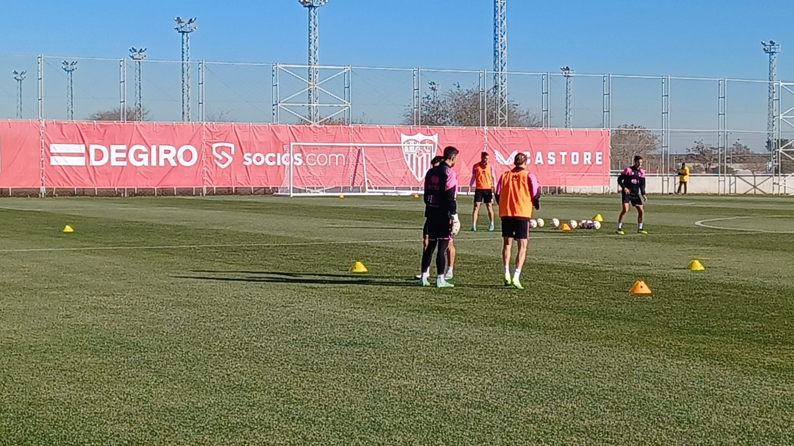 Unionistas se marca un entrenamiento de Primera en la Ciudad Deportiva del Sevilla