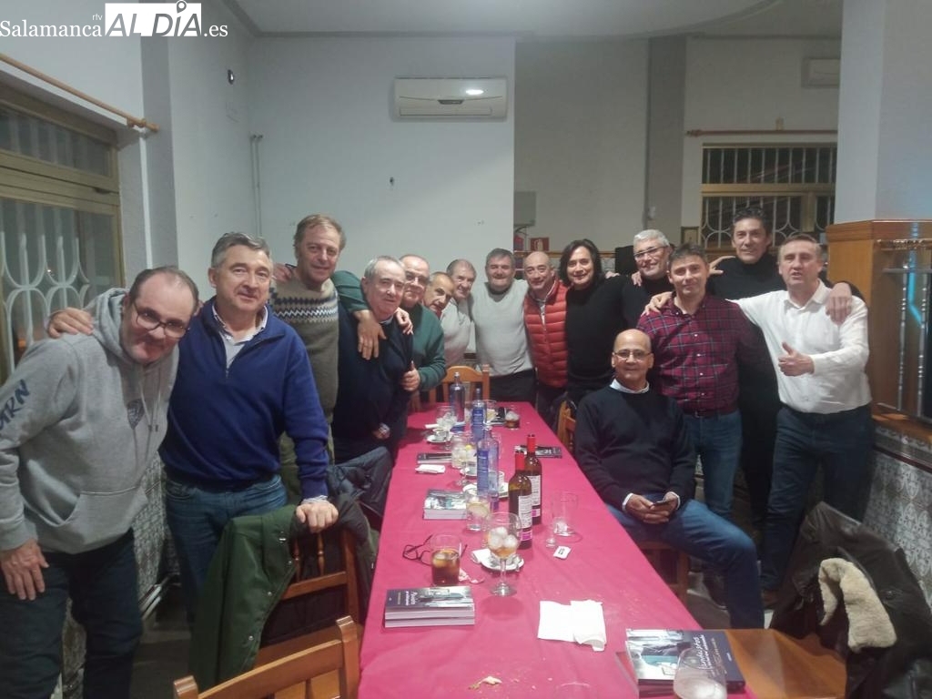 La imagen de la tradicional reunión de la plantilla del Salmantino en la temporada 80/81