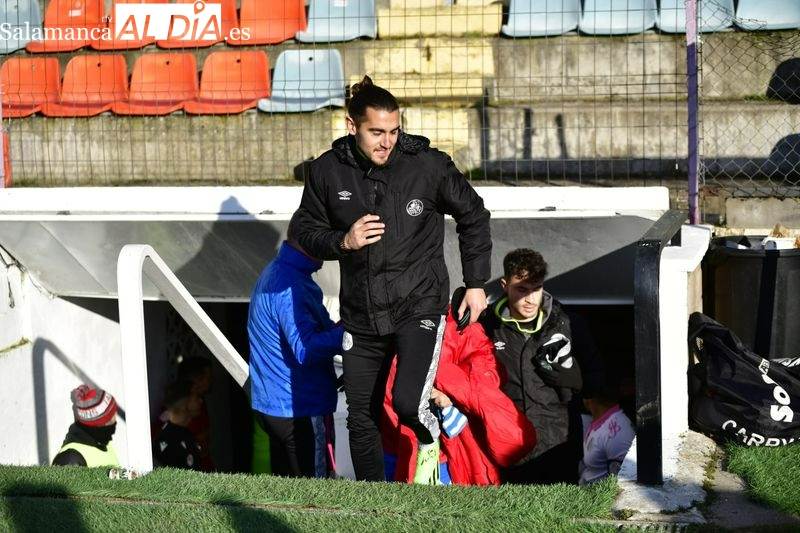 Gabri Salazar se entrena con el Salamanca UDS en medio del ruido por su posible marcha