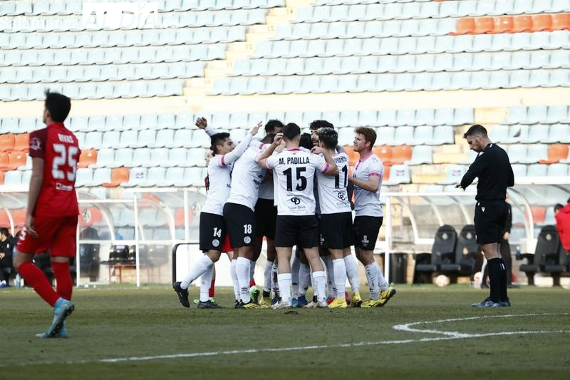El Salamanca UDS aún se acuerda de lo que es ganar un derbi y se impone al Santa Marta (2-1)