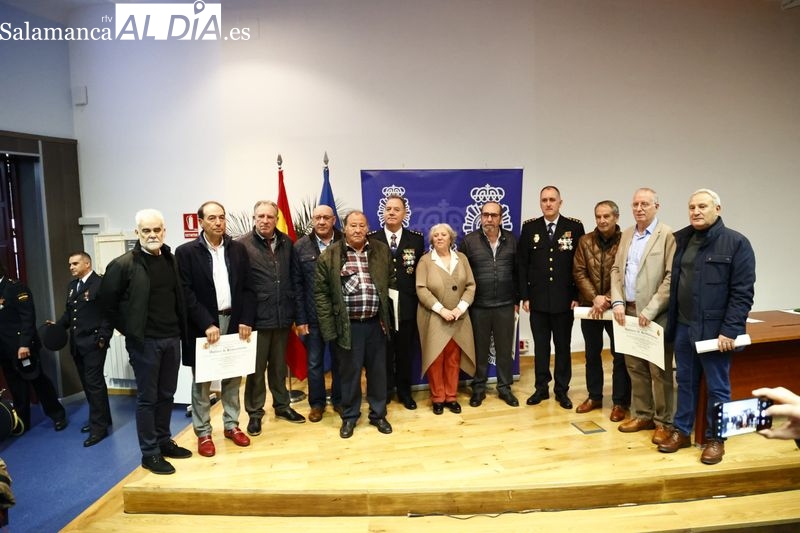 Condecoraciones y diplomas para funcionarios de la Policía Nacional en Salamanca