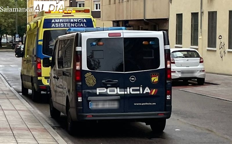 Detenido por apuñalar por la espalda a dos jóvenes en un portal de la calle Valencia
