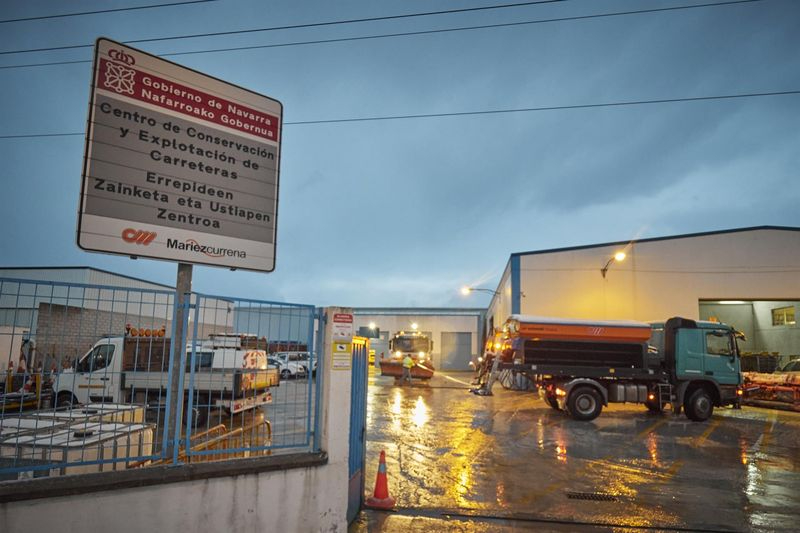 Un atasco con 80 camiones obliga a intervenir a quitanieves y policía