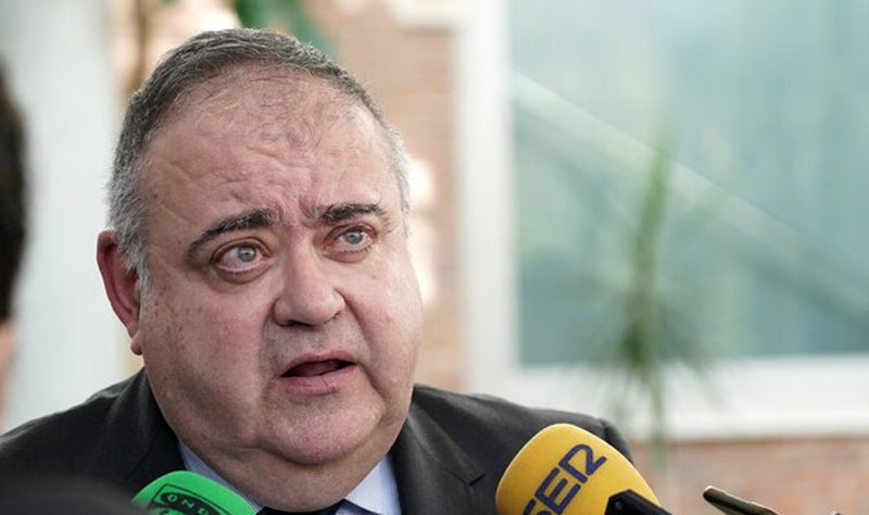 El consejero de Sanidad se desmarca de Vox: las medidas de asistencia a embarazadas son las adecuadas