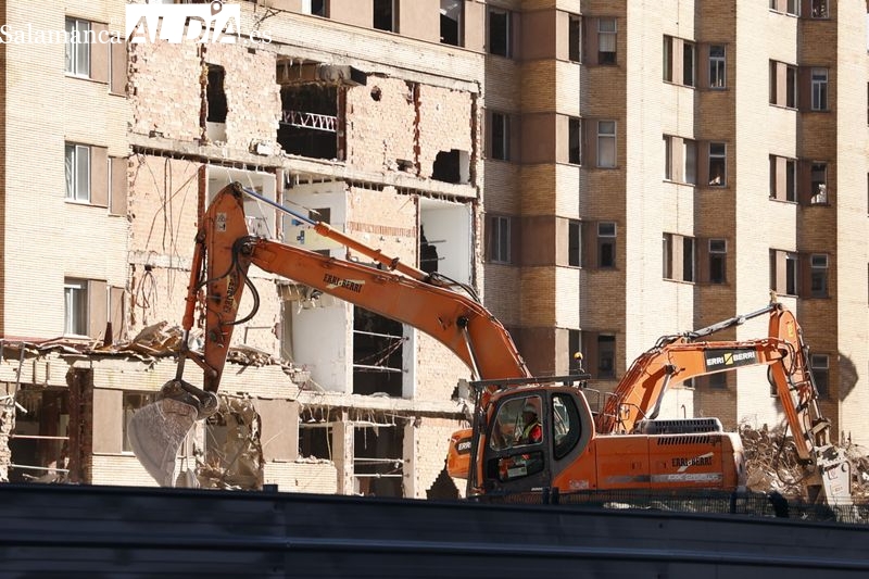 Avanza la demolición del antiguo Hospital Clínico