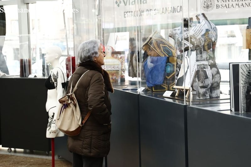 Estudiantes de Bellas Artes de la USAL exponen sus obras en Vialia 