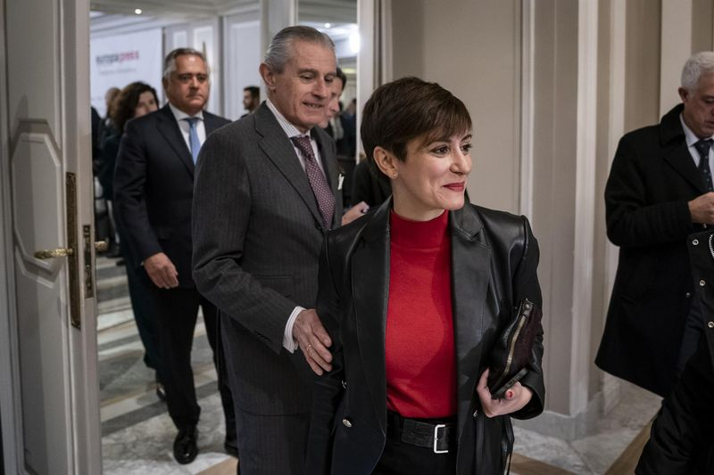 El Gobierno avisa a Mañueco de que el requerimiento por las medidas del aborto es un paso previo a medidas judiciales