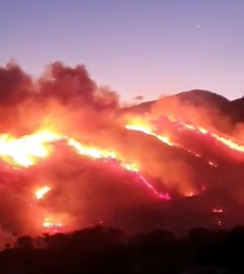Descontrolado el fuego que afecta a la vertiente sur de Gredos
