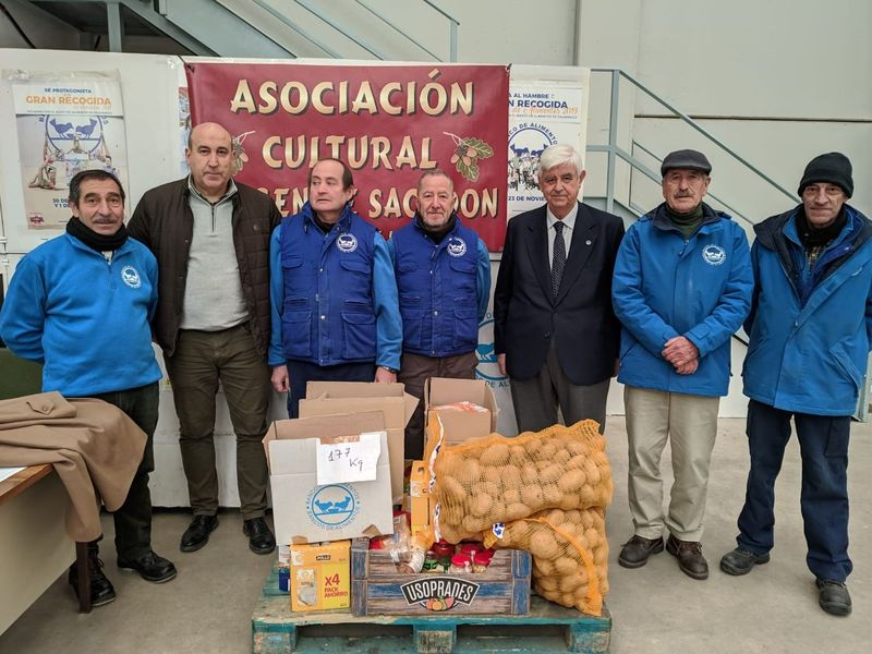La Asociación Cultural  Virgen de Sacedon dona 180 kilos de productos al Banco de Alimentos de Salamanca