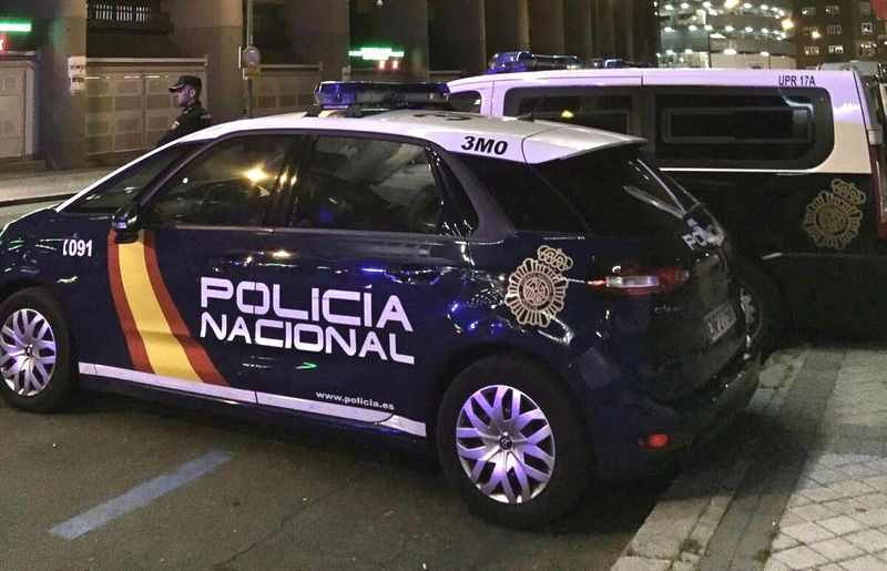 Un menor, de 13 años, apuñala a la madre de su novia tras quitarle el móvil a su hija