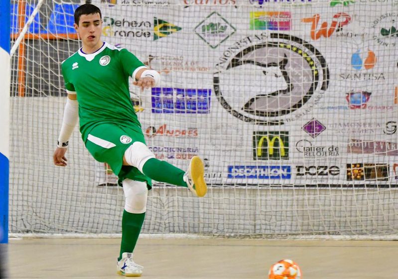 El joven portero salmantino que eligen entre los mejores del país