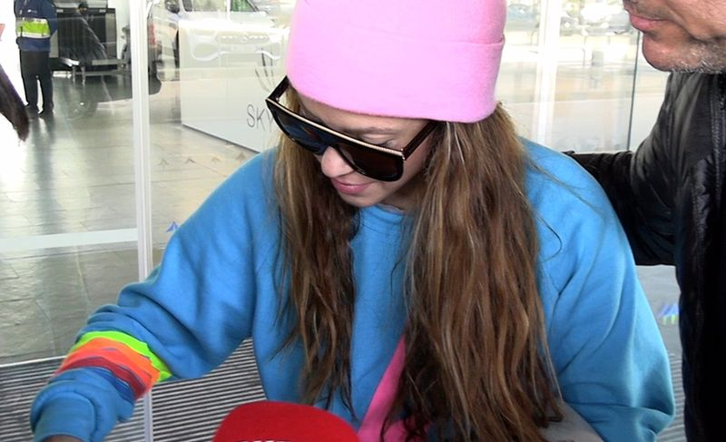 Shakira vuelve de Dubái con dardo a Piqué incluido