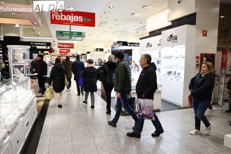 Pistoletazo de salida de las rebajas de invierno de El Corte Inglés de Salamanca
