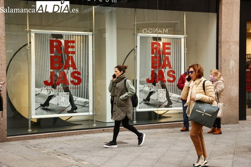 8 de cada 10 consumidores creen que la gran mayoría de comercios falsean descuentos en las rebajas, según Facua