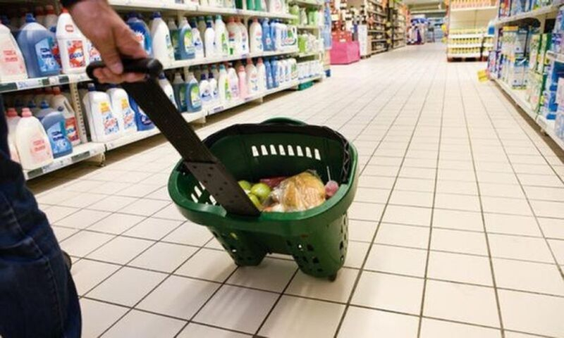 FACUA denuncia a siete grandes cadenas por no repercutir la rebaja del IVA a todos los alimentos afectado