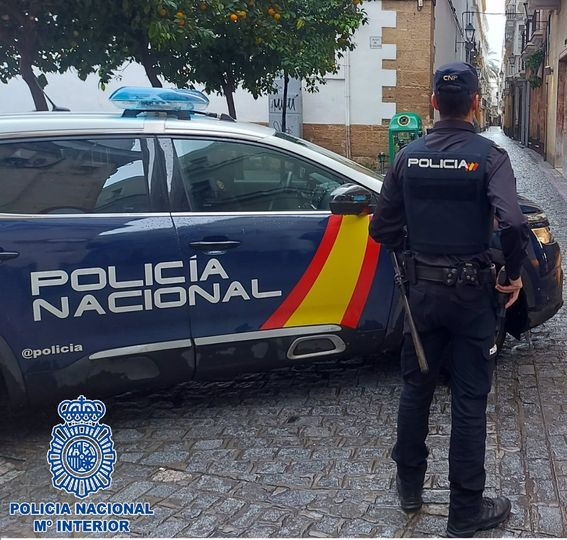 A prisión un hombre por amenazar a su madre con un punzón e incumplir la orden de alejamiento en Puerto Real (Cádiz)