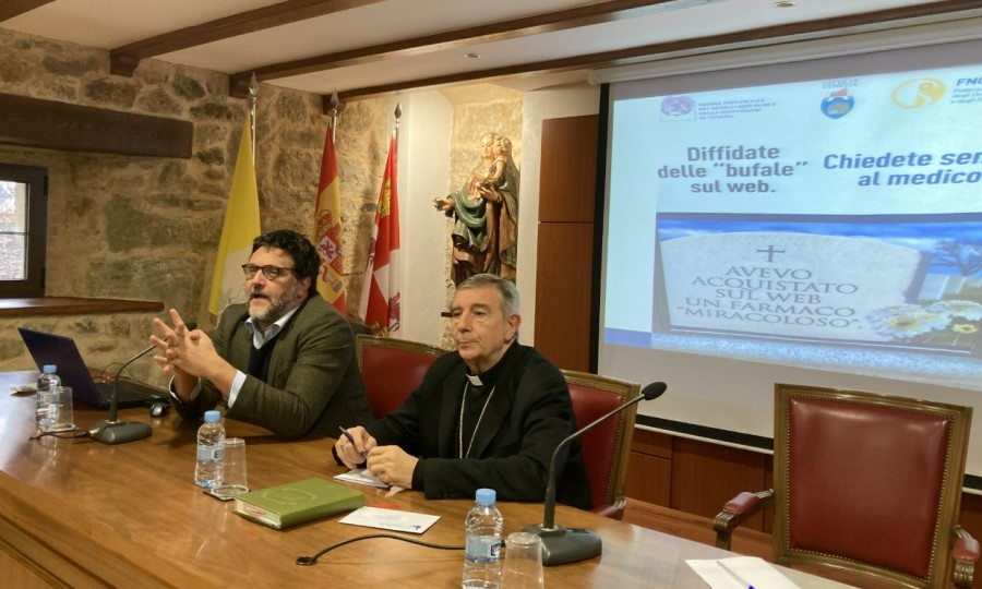 Rafael Rubio Núñez trata los pros y contras del uso de las redes sociales