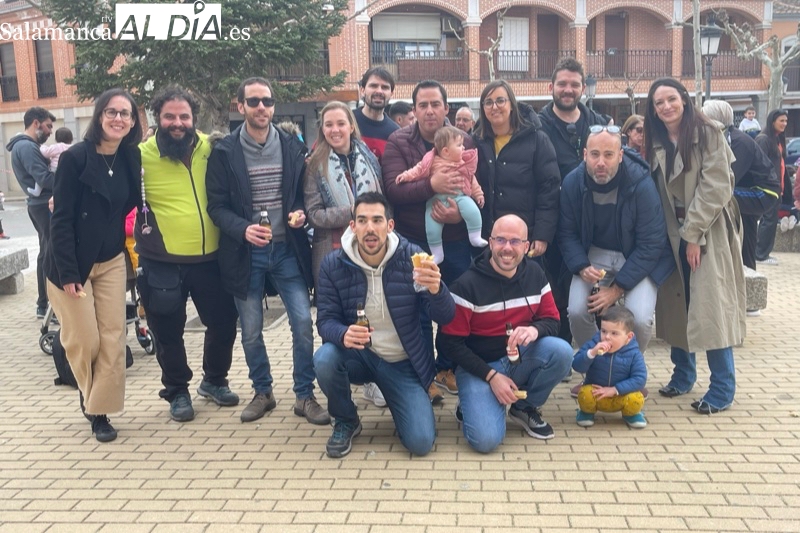 Más de 600 bocadillos entregados suman récord en la multitudinaria Operación Bocata de Macotera