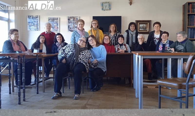 Las mujeres de Encinasola de los Comendadores celebran la fiesta de las águedas de la mejor manera