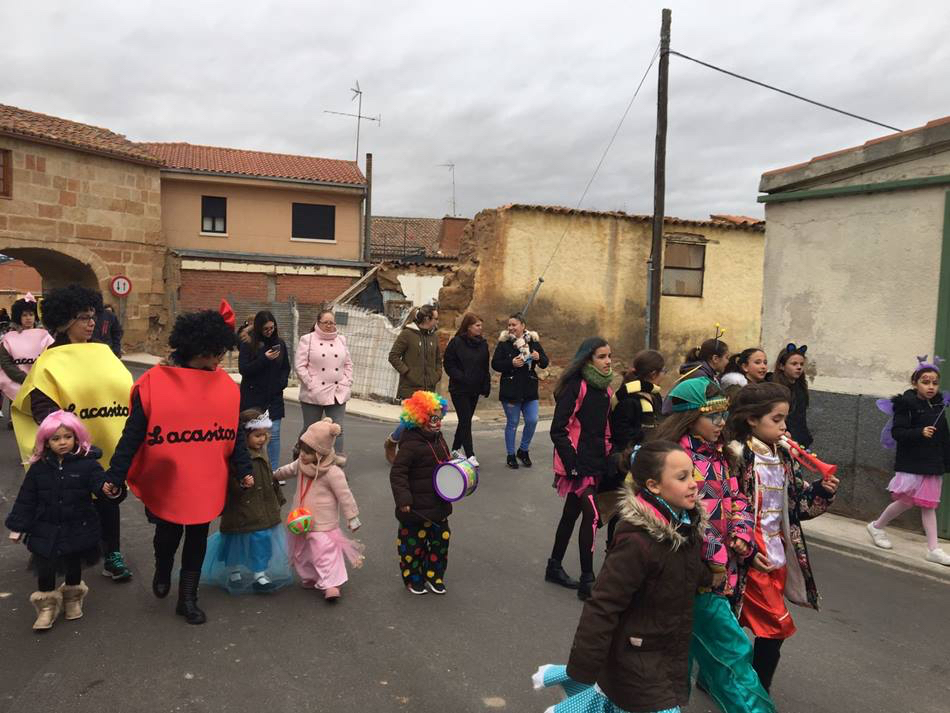Pasacalles con batucada, desfile o magia, protagonistas del Carnaval en Babilafuente