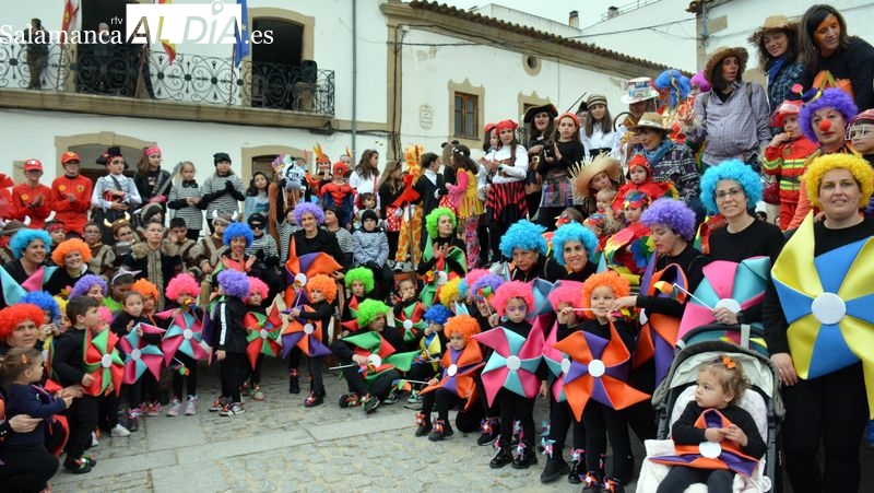 Niños, padres y abuelos disfrutan del Carnaval en Lumbrales