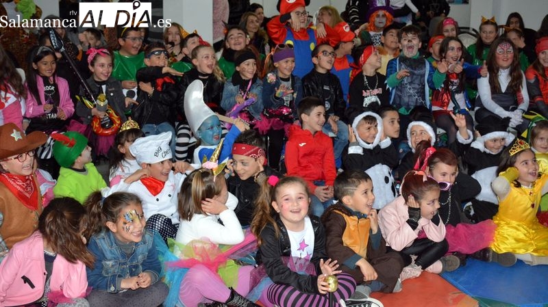 Disfraces, magia, baile y mucha diversión en el carnaval infantil de Lumbrales