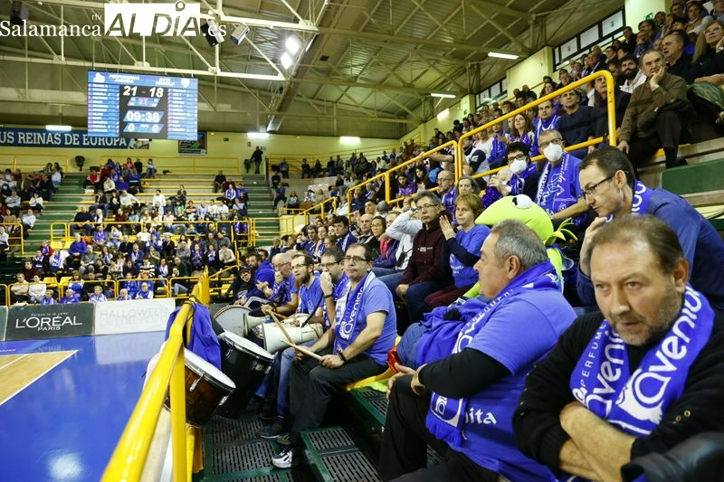 La afición, al habla: la Marea Azul mantiene viva la llama del Perfumerías Avenida