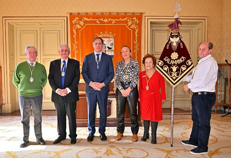 La Hermandad del Rocío de Salamanca distingue al alcalde