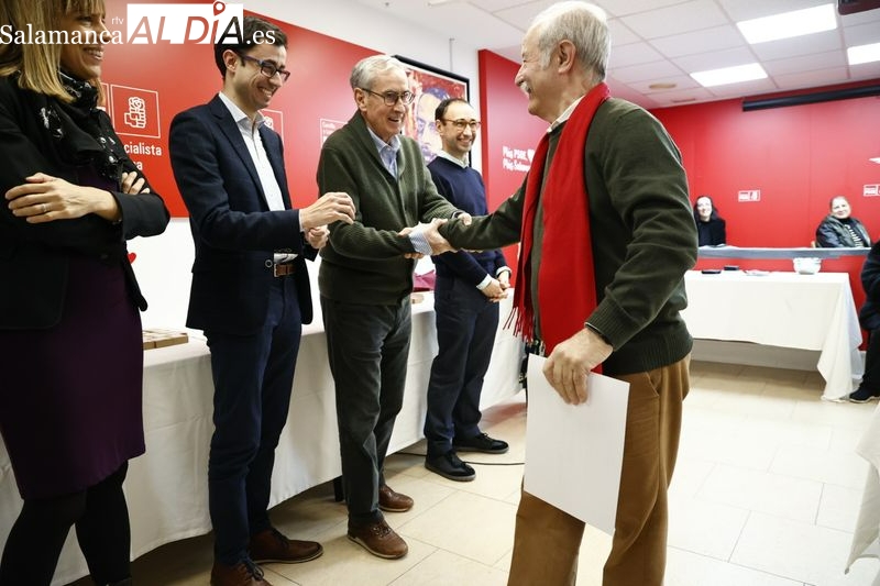 El PSOE de Salamanca celebra un homenaje a los militantes con antigüedad superior a 40 años en el partido