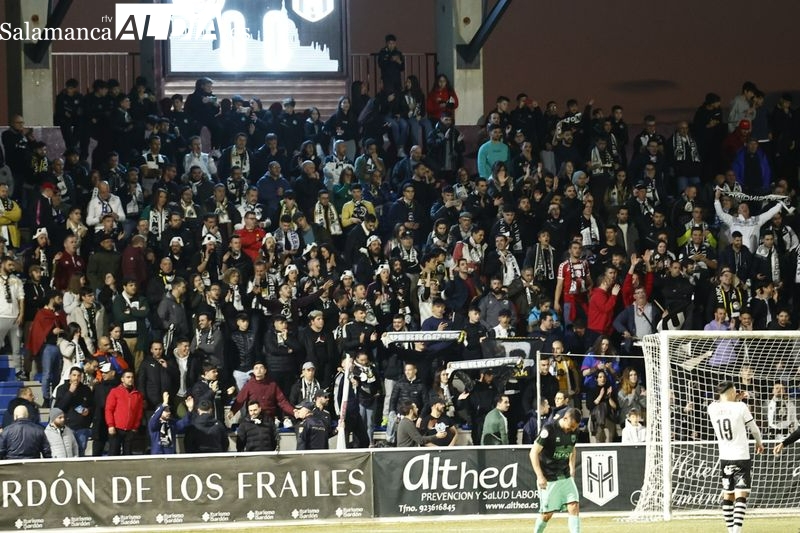El Reina Sofía disfruta de Unionistas en medio del Carnaval