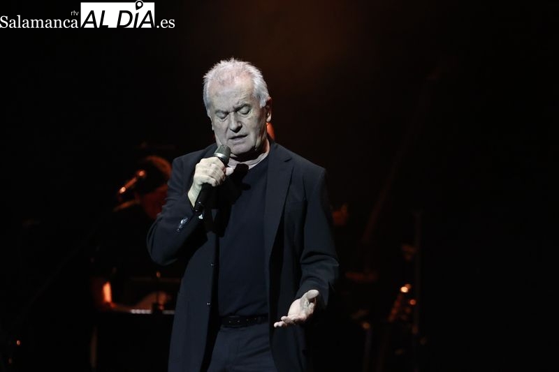 Víctor Manuel emociona a un CAEM abarrotado