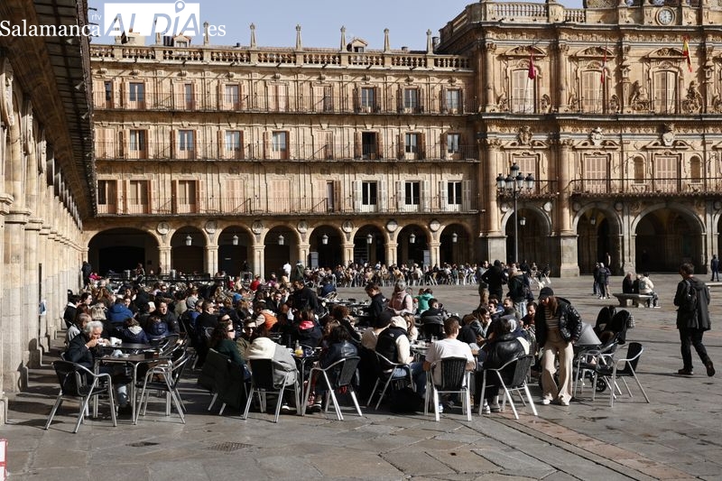 El buen tiempo anima el centro de Salamanca