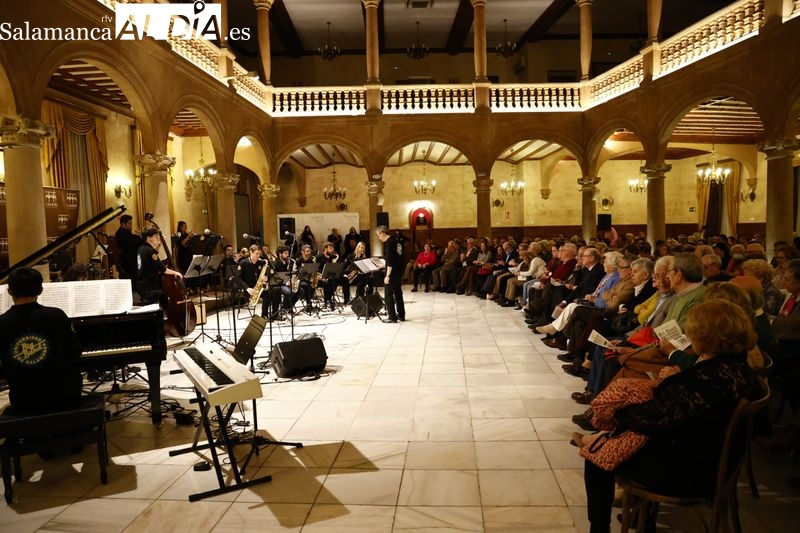 La Big Band Universidad de Salamanca deleita al público del Casino